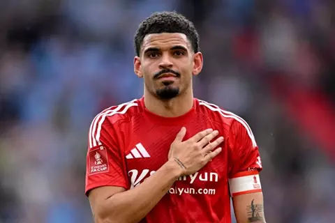 نوتنجهام يتقدم بشكوى رسمية ضد توتنهام بسبب مورجان جيبس وايت